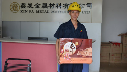 中秋將至，冷軋不銹鋼帶廠家鑫發(fā)金屬對優(yōu)秀員工進行拜節(jié)慰問